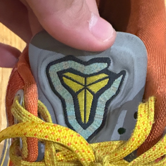 Nike Multicolor Sneakers with Yellow and Blue Highlights - Picture 3 of 9